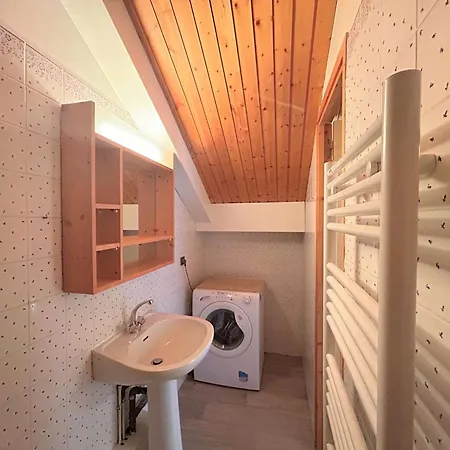 Apartment Skis Aux Pieds Avec Piscine Et Cheminee Au Centre De Meribel, 3 Pieces Pour 6 Personnes - Fr-1-180-137