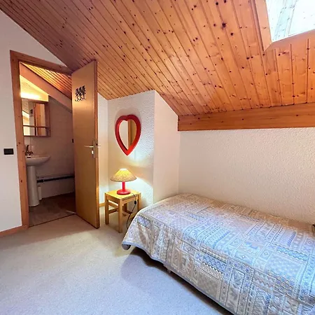 Skis Aux Pieds Avec Piscine Et Cheminee Au Centre De Meribel, 3 Pieces Pour 6 Personnes - Fr-1-180-137 Apartment