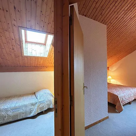 Apartment Skis Aux Pieds Avec Piscine Et Cheminee Au Centre De Meribel, 3 Pieces Pour 6 Personnes - Fr-1-180-137