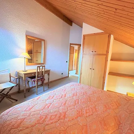 Apartment Skis Aux Pieds Avec Piscine Et Cheminee Au Centre De Meribel, 3 Pieces Pour 6 Personnes - Fr-1-180-137
